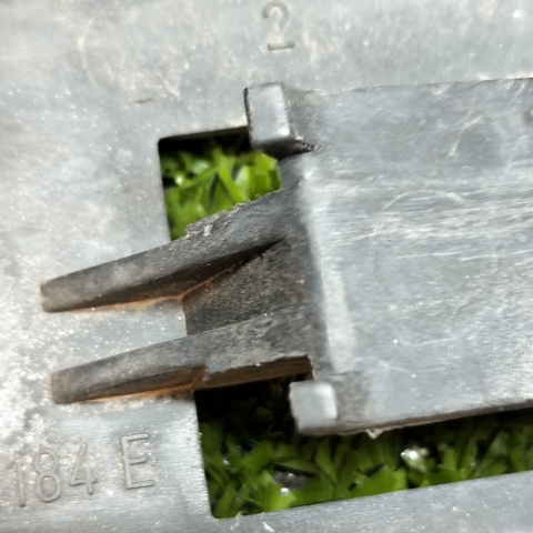 3B0807184E Кронштейн бампера переднего правый купить Киев