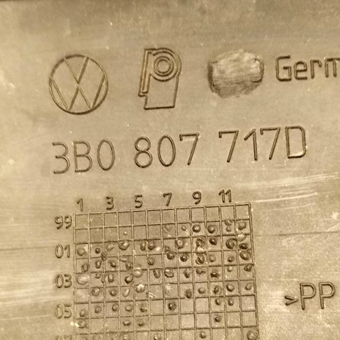 VAG 3B0807717D Накладка бампера переднего левая в наличии Черновцы