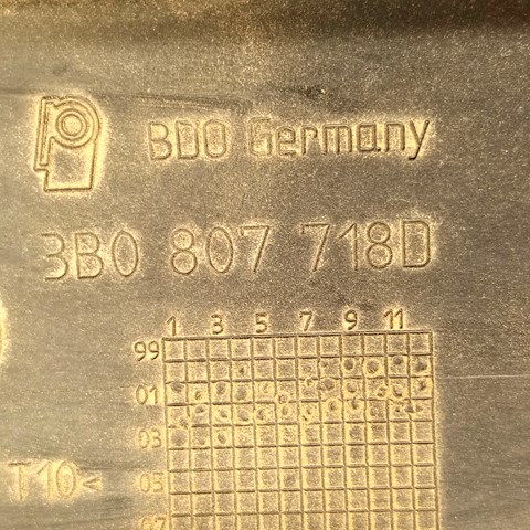3B0807718D Накладка бампера переднего правая купить Днепр