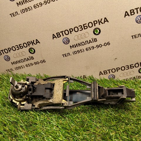Держатель наружной ручки двери, передней левой 3B0837885 VAG