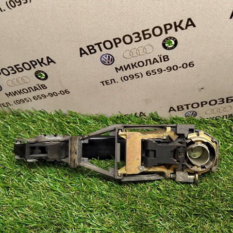 Держатель наружной ручки двери, передней правой 3B0837886 VAG