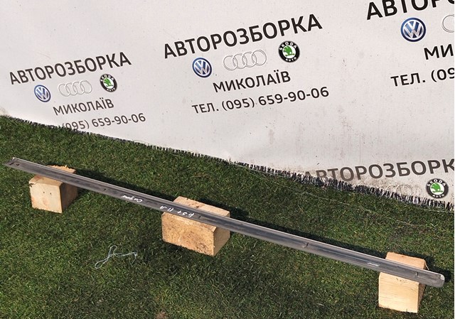 3B0853515C Молдинг двери передней левой купить Киев