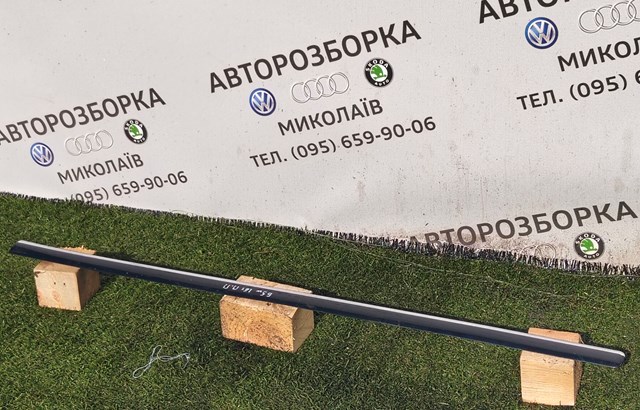 VAG 3B0853516C Молдинг двери передней правой в наличии Украина