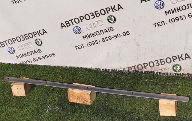 VAG 3B0853516C Молдинг двери передней правой в наличии Тернополь