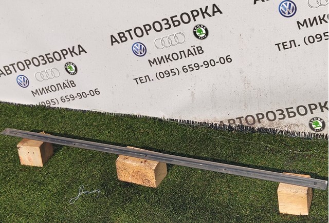 VAG 3B0853516C Молдинг двери передней правой в наличии Кривой Рог