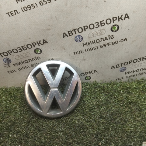 Фирменный значек решетки радиатора 3B0853601 VAG