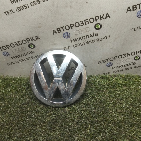 Эмблема решетки радиатора 3B0853601C VAG