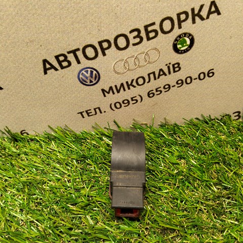 VAG 3B0947415B Плафон подсветки бардачка в наличии Украина