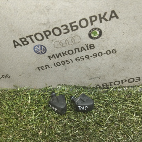 Форсунки стеклоочистителя 3B0955985 VAG