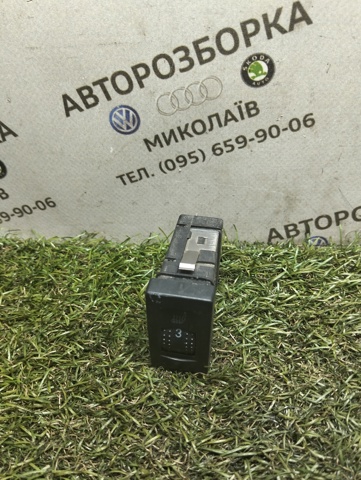 Кнопка обогрева сидения 3B0963563D VAG