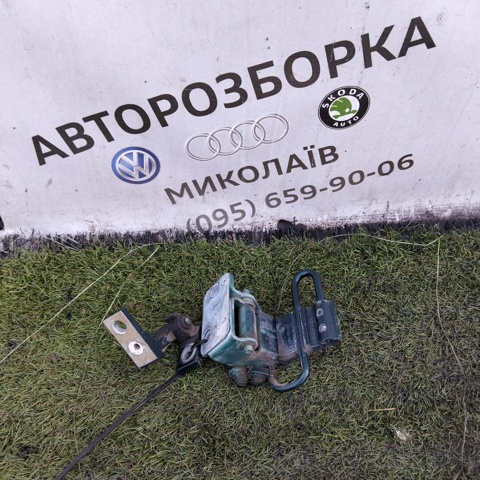 Петля задней двери, правой 3B4833412C VAG
