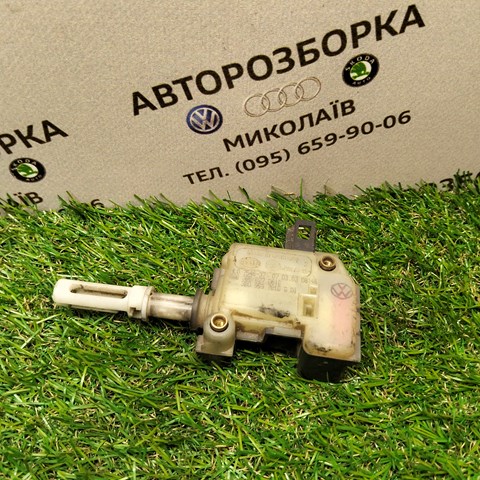 VAG 3B5827061C Актуатор замка багажника в наличии Киев