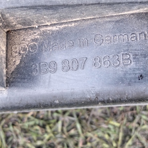 VAG 3B9807863B Кронштейн бампера заднего левый в наличии Ирпень
