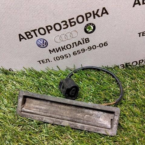 Кнопка привода замка крышки багажника (двери 3/5-й (ляды) 3B9827566B VAG
