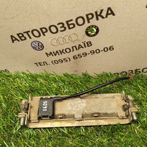 Кнопка привода замка крышки багажника (двери 3/5-й (ляды) 3B9827566C VAG