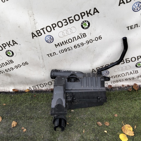  Корпус воздушного фильтра Фольксваген Кадди 3