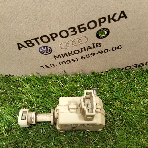 Мотор-привод открытия лючка бака 3C0810773 VAG