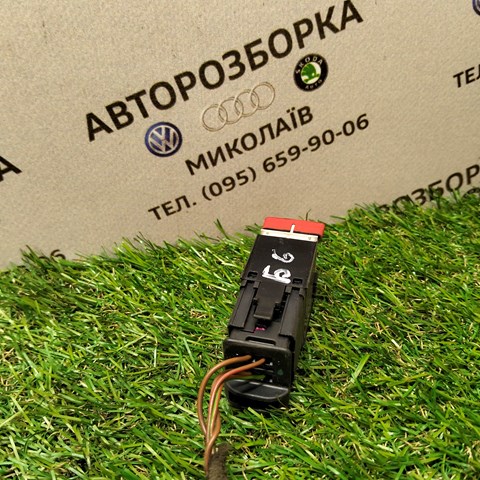 3C0953509 VAG Кнопка включения аварийного сигнала купить в Ирпень