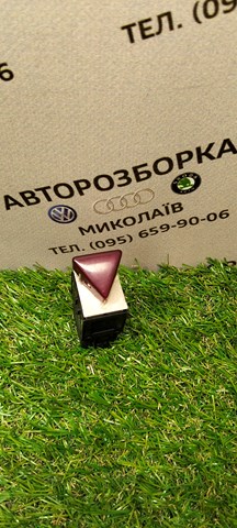 Кнопка включения аварийного сигнала Volkswagen Passat B6