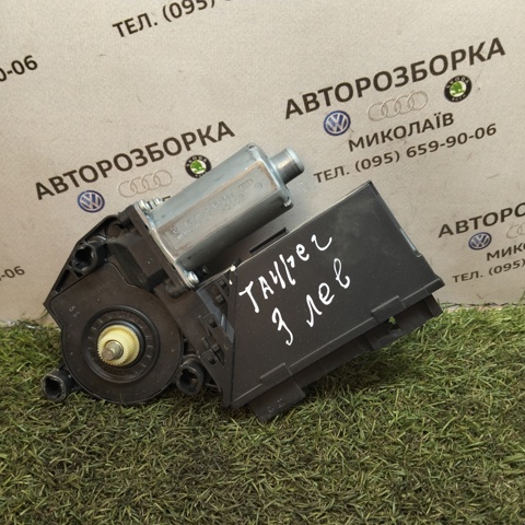 Моторчик стеклоподъемника двери задней, левой 3D0959795E VAG