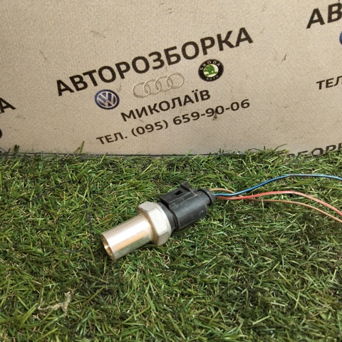3D0973703 VAG Разъем (фишка) датчика парковки купить в Ровно