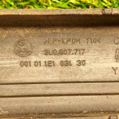 VAG 3U0807717 Молдинг бампера переднего левый в наличии Тернополь