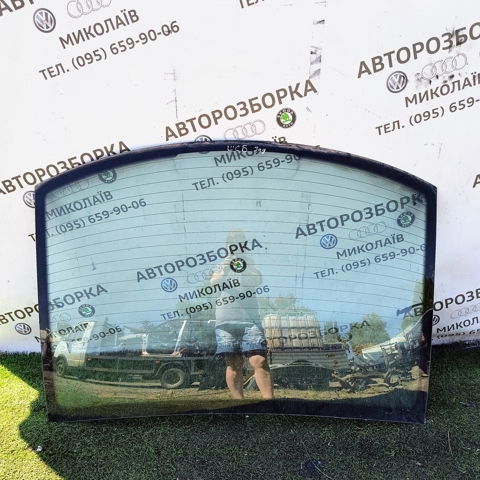 Окно заднее 3U5845051 VAG