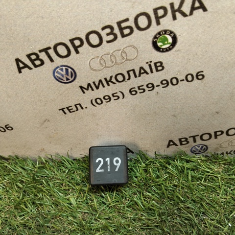 Реле топливного насоса 443951253AA VAG