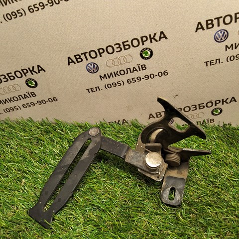 Замок капота 4A0823480A VAG