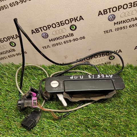 Ручка двери передней наружная правая 4A0837208A VAG