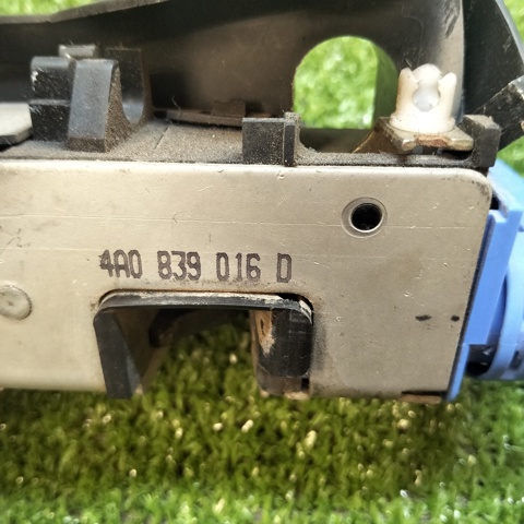 Замок задней правой двери  4A0839016D VAG