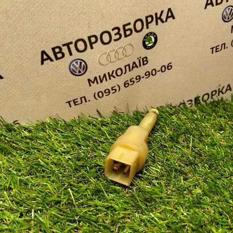 Жабка (лягушка) для стоп сигнала Ауди А6 C4