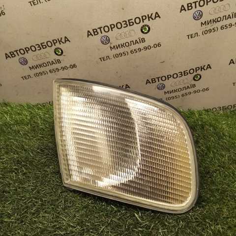 Правый указатель поворота 4A0953050B VAG