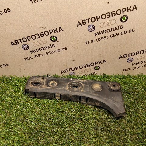 Направляющая переднего бампера, правая 4B0807284B VAG