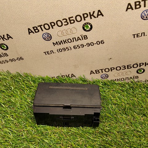 4B0857405 Пепельница центральной консоли купить Тернополь