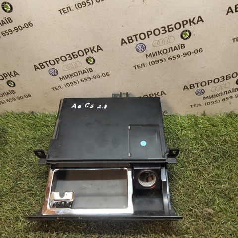 4B0857951F Пепельница приборной панели "торпедо" купить Винница