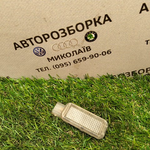 Плафон подсветки багажного отсека 4B0947415 VAG