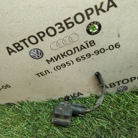 VAG 4B0955987 Форсунка омывателя стекла лобового левая в наличии Запорожье