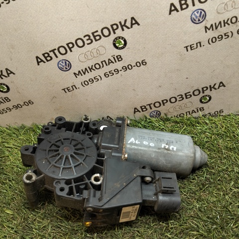 Мотор стеклоподъемника двери передней, правой 4B0959802E VAG