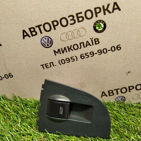 Кнопка стеклоподъемника передняя правая 4B0959855 VAG