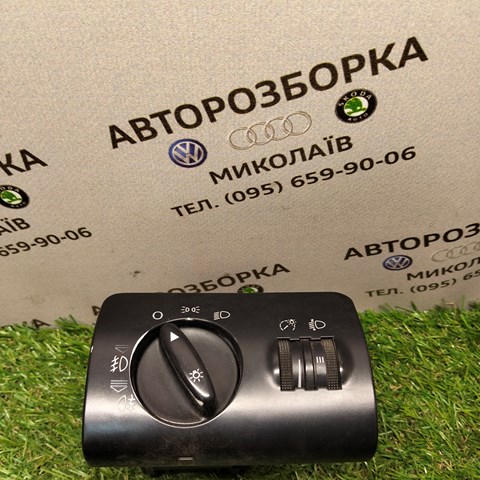 4B1941531C Переключатель света фар на "торпедо" купить Киев