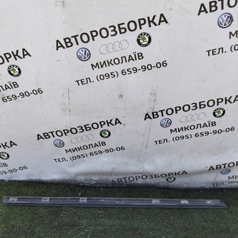 4D0854940A Молдинг двери передней правой нижний купить Киев
