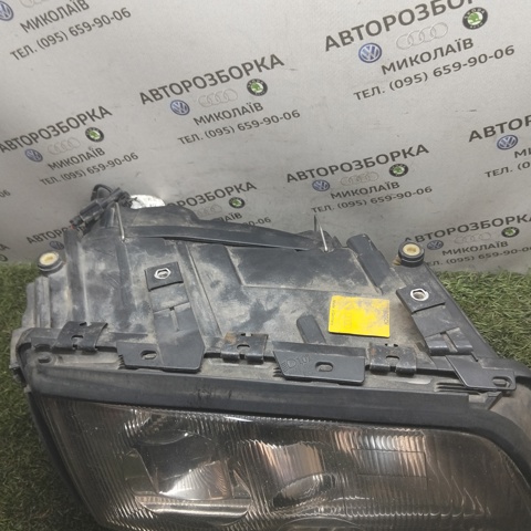 VAG 4D0941030H Правая фара в наличии Тернополь