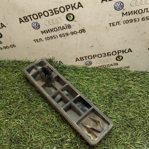 VAG 4F0802847 Заглушка порога в наличии Сумы