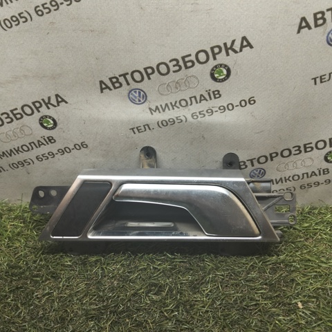 Ручка двери задней внутренняя левая 4F0839019D VAG