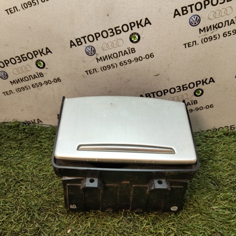 Подстаканник подлокотника центральной консоли 4F1862533C VAG
