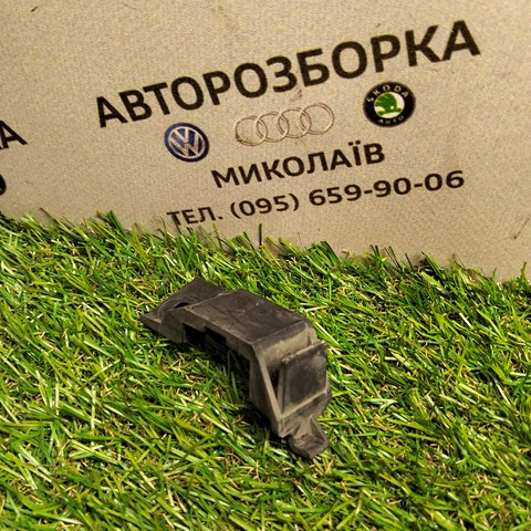 VAG 4L0807777 Кронштейн бампера переднего правый в наличии Запорожье