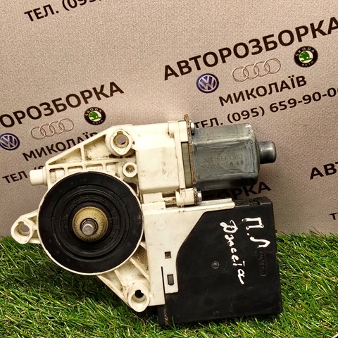 Мотор стеклоподъемника водительской двери 561959701 VAG