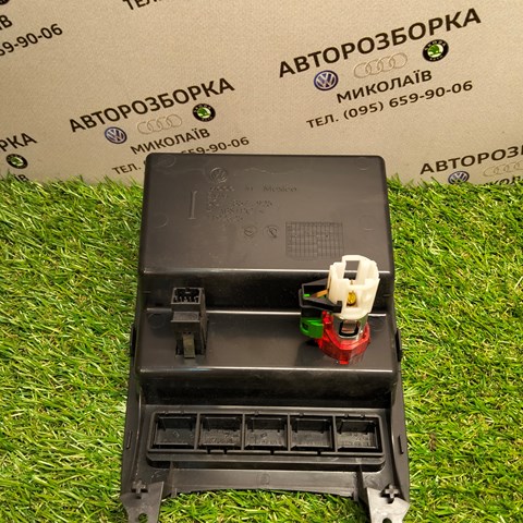 VAG 5C7857925 в наличии Киев