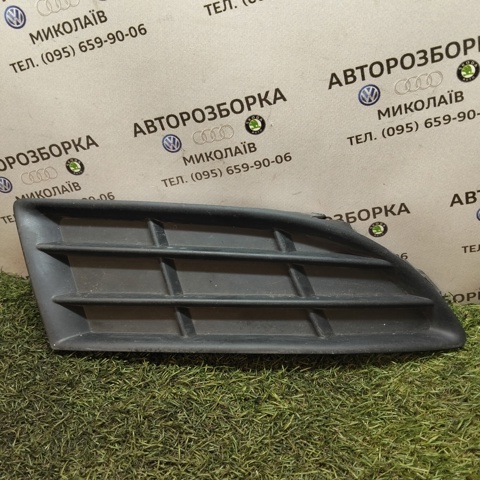 Заглушка противотуманки передней правой 5J0807368A VAG